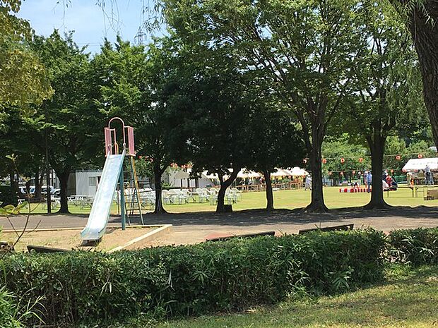 桜ニュータウン中央公園まで363m