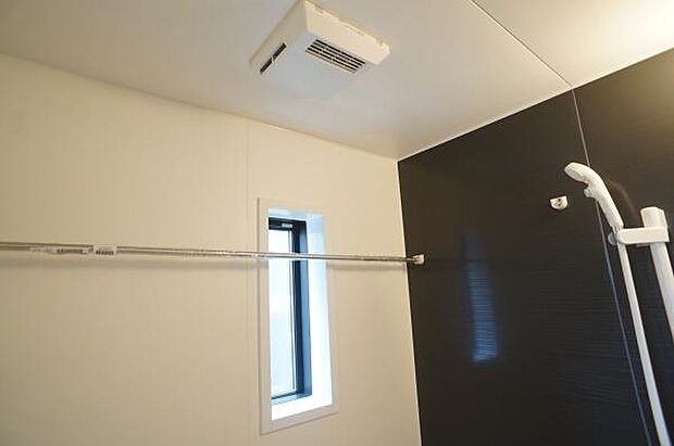 浴室暖房乾燥機付きで快適な入浴を。