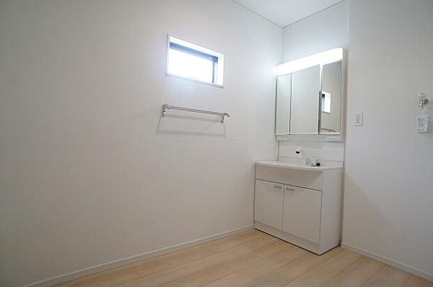 3帖分の広さのある洗面室。