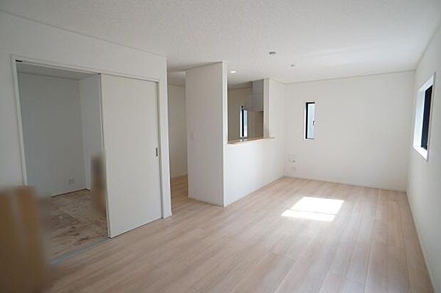 隣り合う和室とも一体感が有ります。