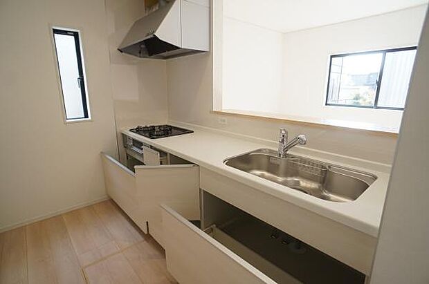 スライド収納で出し入れしやすく。