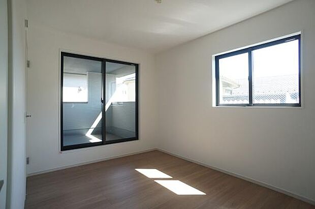 バルコニーとつながるお部屋。