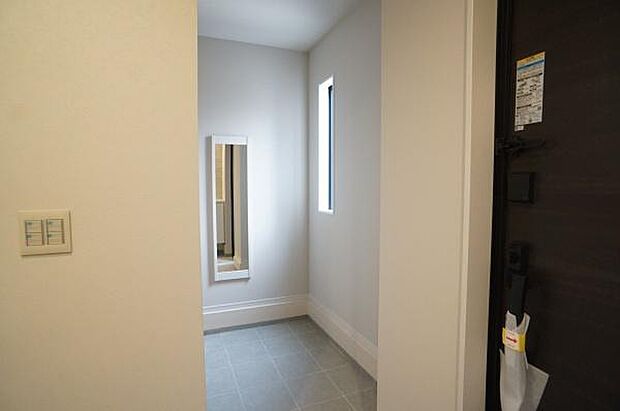 ベビーカーや遊具の収納に便利な広さ。