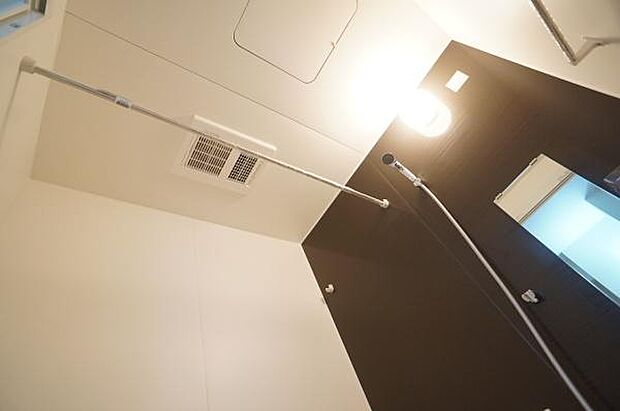 カラリ床と浴室乾燥機で快適。