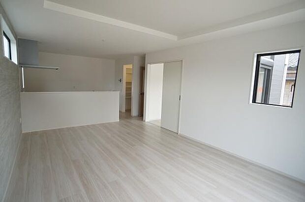 LDKと隣り合う洋室も一体感が有ります。