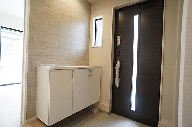 圧迫感のないシューズボックス。