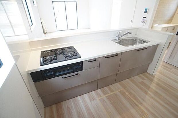 スタイリッシュなオープンキッチン。