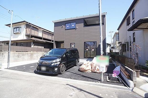 並列駐車2台可能。