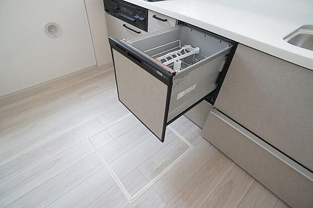 家事をサポートする食器洗乾燥機。