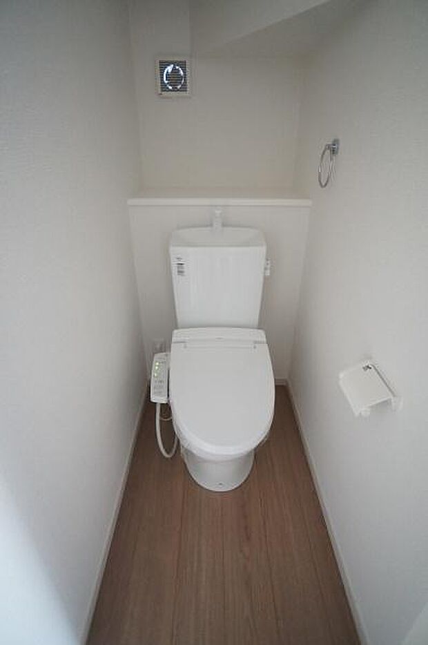 1階、2階共に温水洗浄便座です。