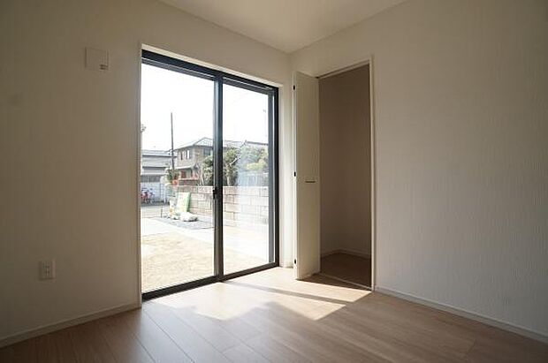 1階、洋室4，5帖。