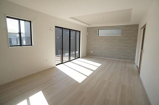 折上げ天井とアクセントクロスがお洒落。