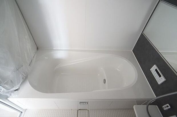 浴槽内の腰掛スペースで半身浴も。