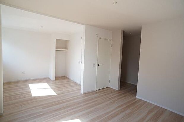 洋室5，2帖＋10帖のお部屋。