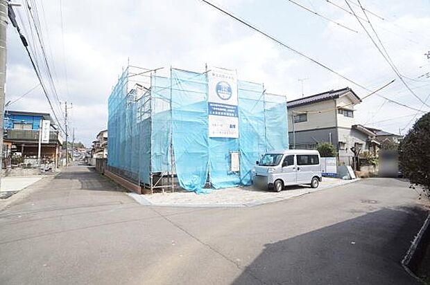 北側4m、西側4,5m公道に接道。