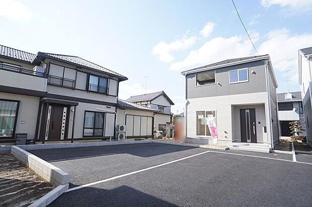 並列駐車2台可能です。