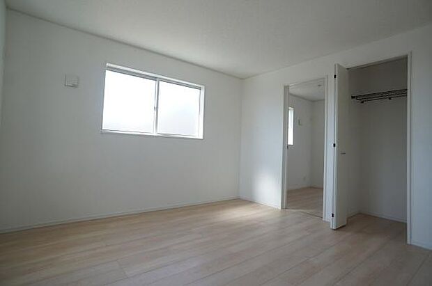 洋室8帖です。3帖分のテレワーク付。