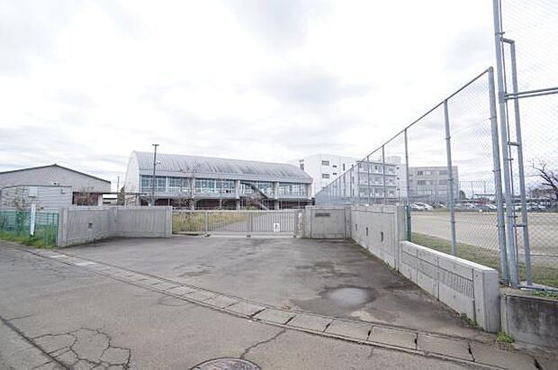 常総市立水海道西中学校まで2470m