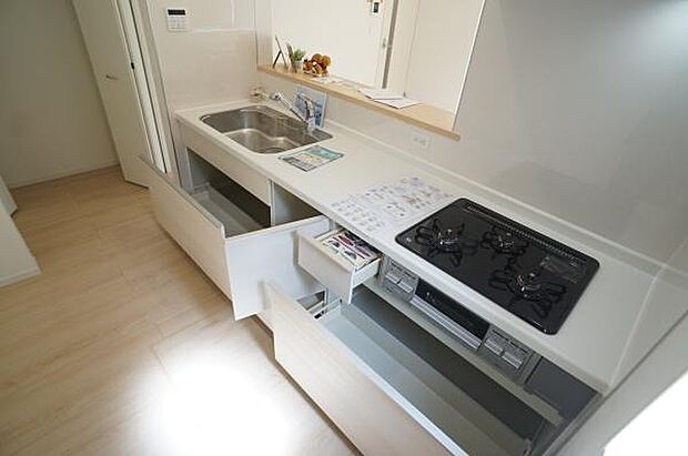 三口コンロで楽しくお料理。