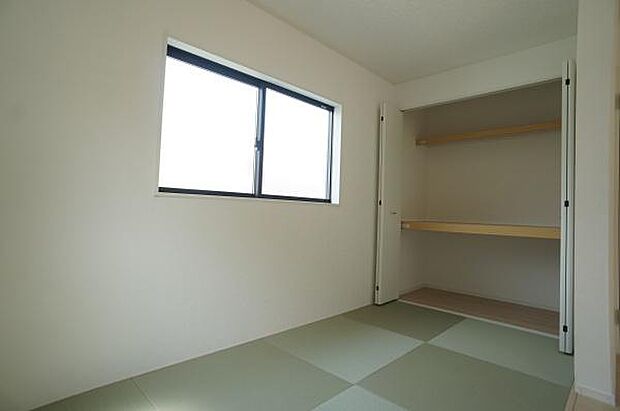 1階、4帖の畳コーナー。