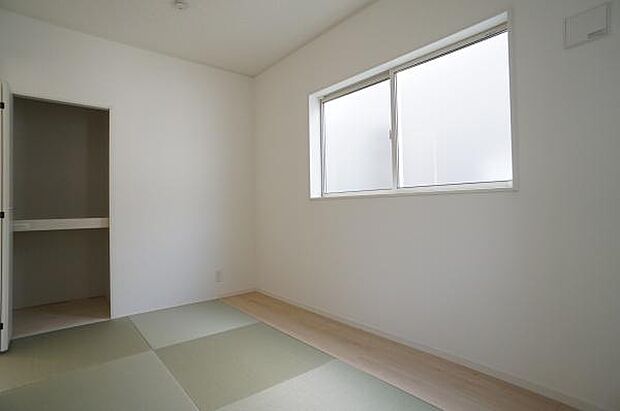 1階、板の間や収納付き和室5帖。