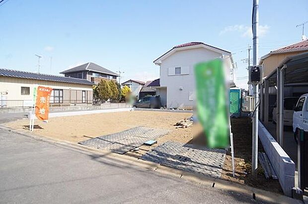 並列駐車2台可能。