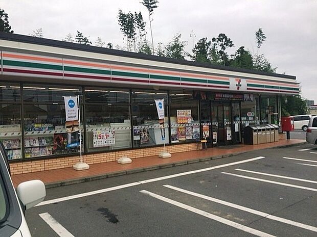 セブンイレブン牛久刈谷団地入口店まで550m