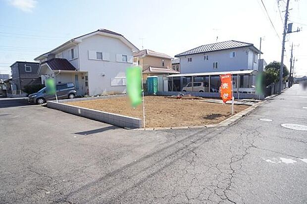 西側5ｍ、北側6ｍ公道に接道。