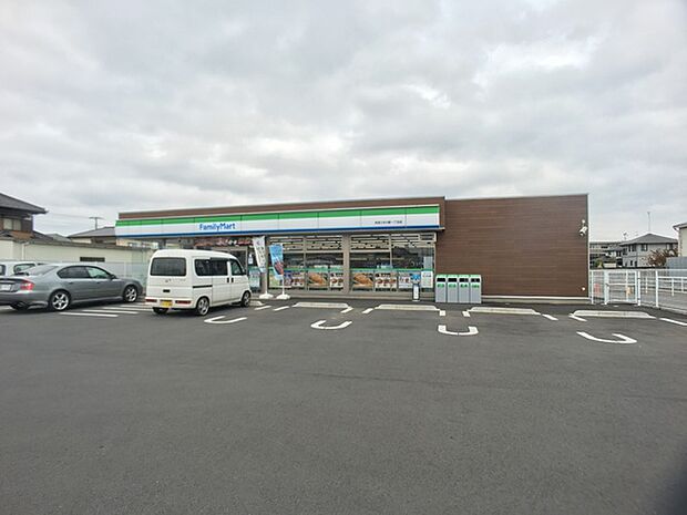 ファミリーマート阿見うずら野一丁目店まで1119m