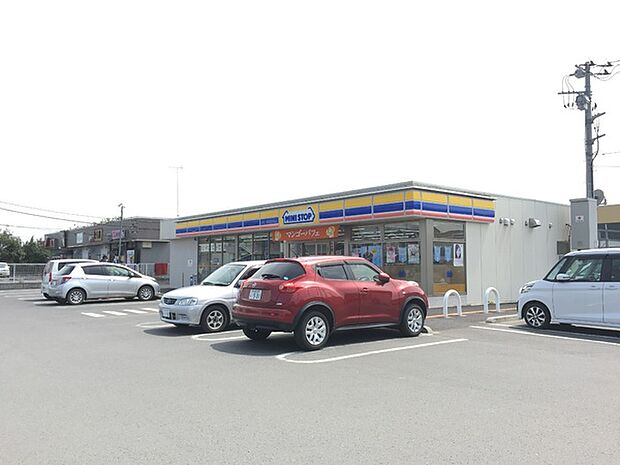 ファミリーマート神立中央一丁目店まで846m