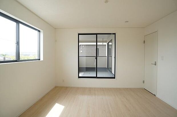 バルコニーとつながるお部屋。