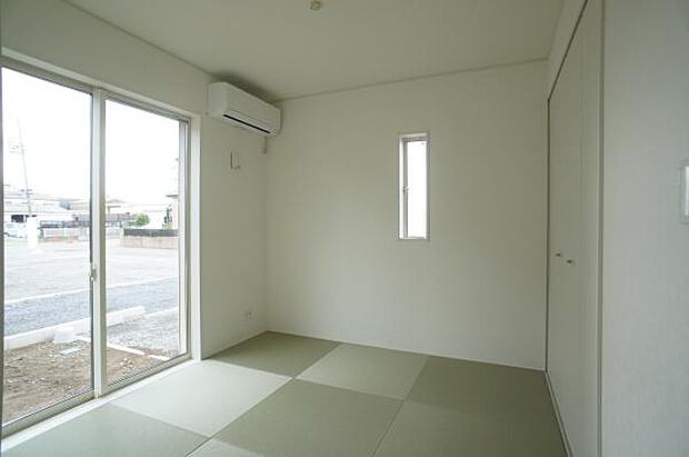 1階、リビング続きの洋風和室。