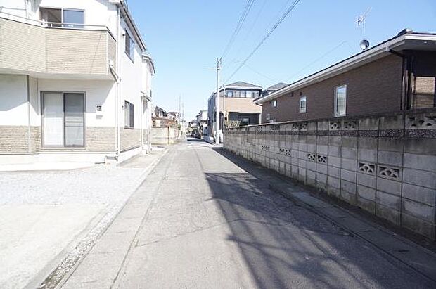 西側4,07m公道に接道。