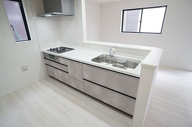 スタイリッシュなオープンキッチン。