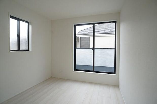 シンプルで落ち着きあるお部屋。