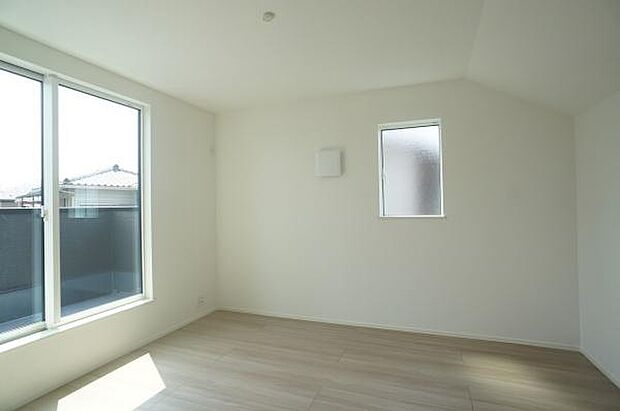 バルコニーとつながるお部屋。