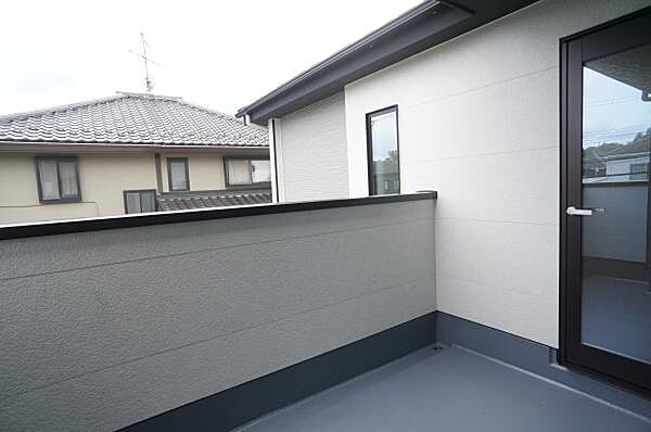 ホールからも出入り可能なバルコニー。