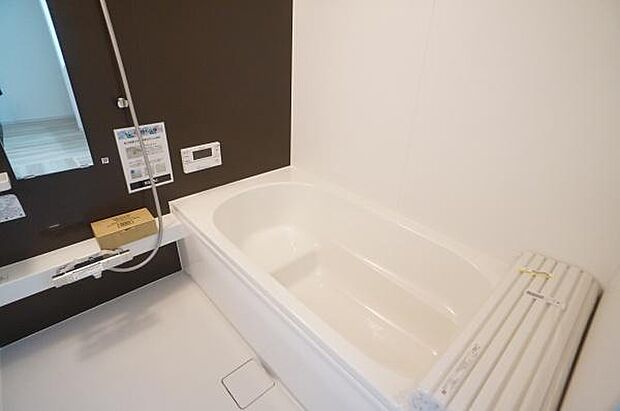 一坪タイプの広々浴室で快適バスタイム。