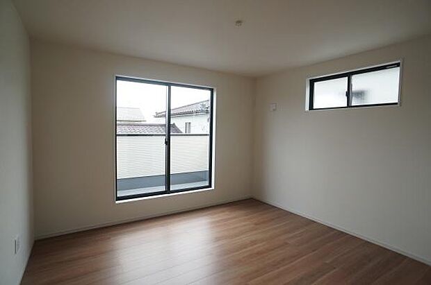 広いお部屋で開放感を感じられます。