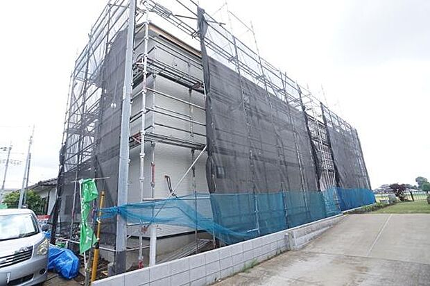 北側外観。内装工事中。