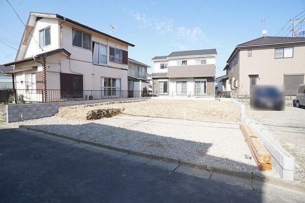 並列駐車2台可能。