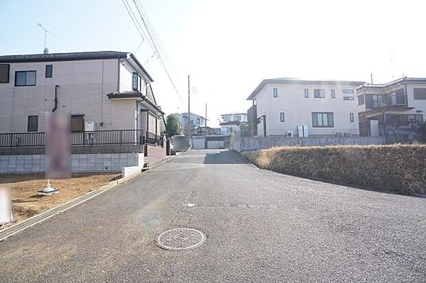 西側6m公道に接道。