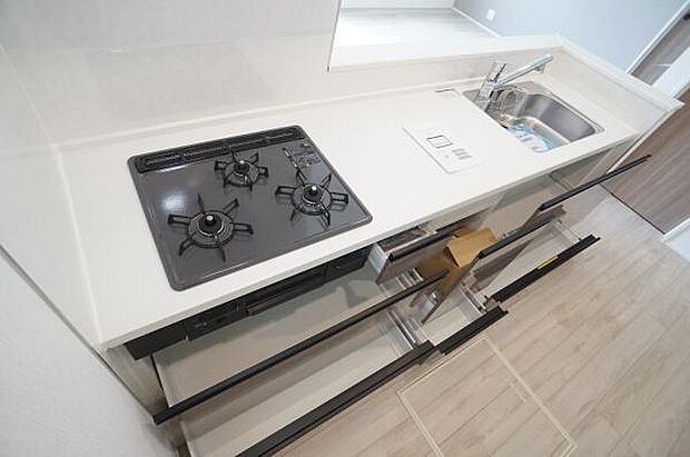 三口コンロで楽しくお料理。