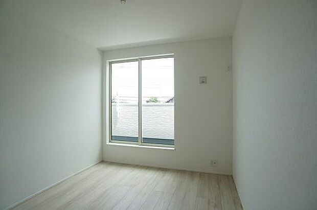 バルコニーとつながるお部屋。