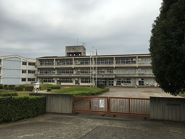 つくばみらい市立小絹小学校まで650m