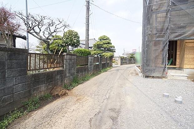 西側4m公道に接道。