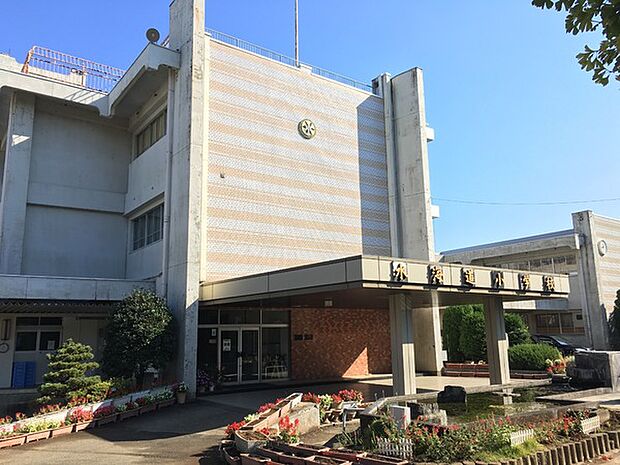 常総市立水海道小学校まで1600m