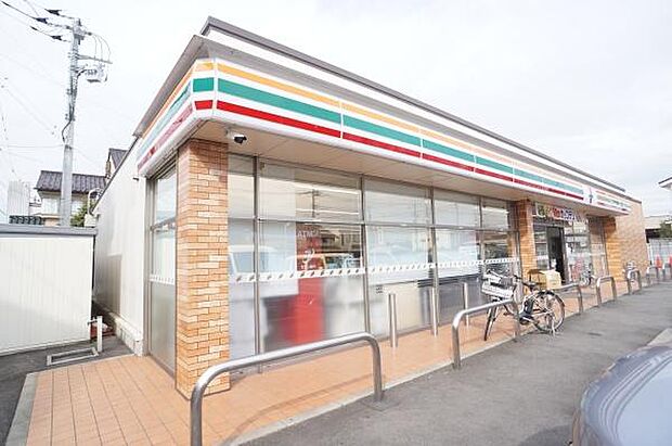 セブンイレブン水海道駅前店まで715m