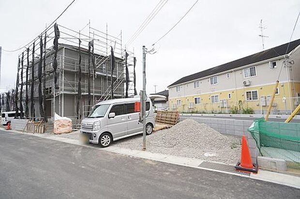 北側外観。内装工事中。