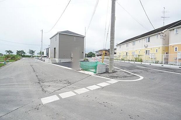 北側7,56m南側9,59m公道に接道。